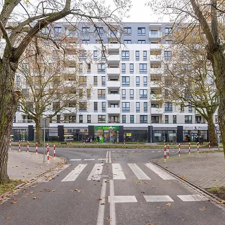 Platany Z Parkingiem By Renters *